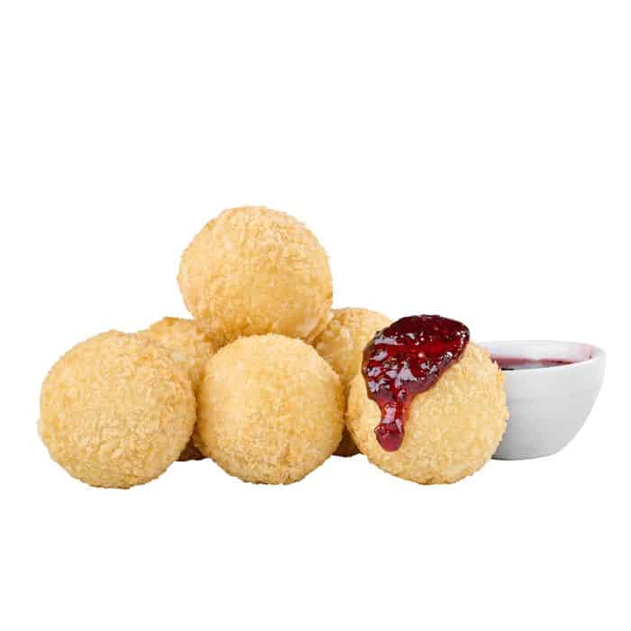 Cheese balls with raspberry sauce